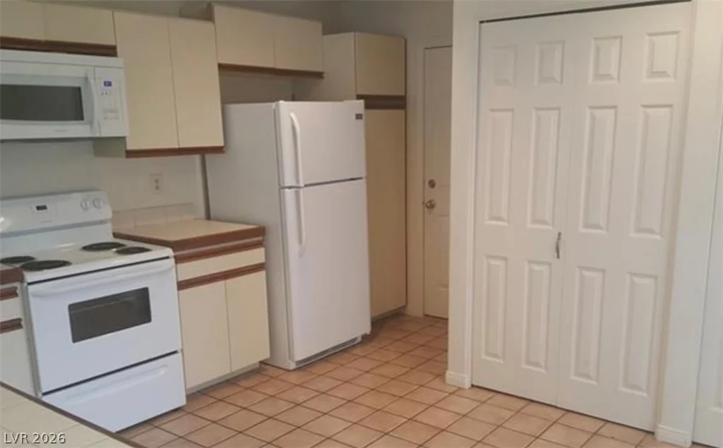 6974 Emerald Springs, Las Vegas, NV 89113