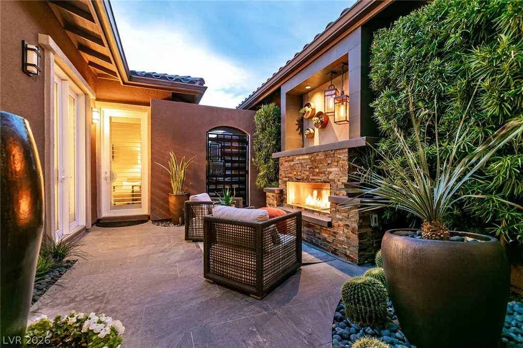 282 Lindura, Las Vegas, NV 89138