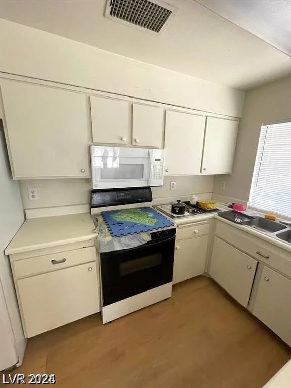 45 Logan, Las Vegas, NV 89110