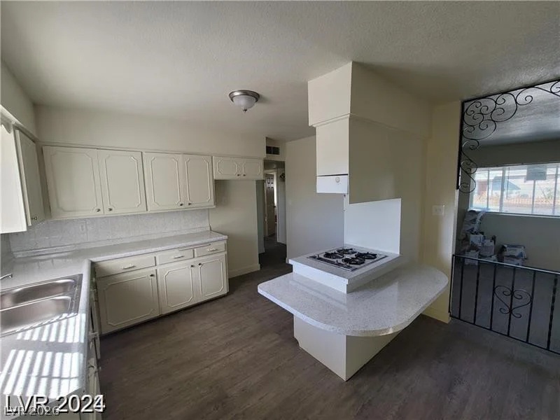 4321 El Conlon, Las Vegas, NV 89102
