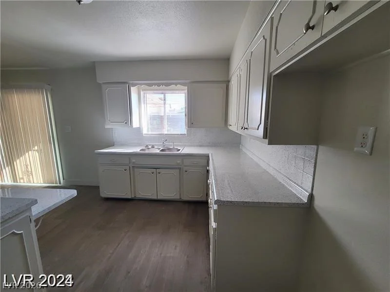 4321 El Conlon, Las Vegas, NV 89102