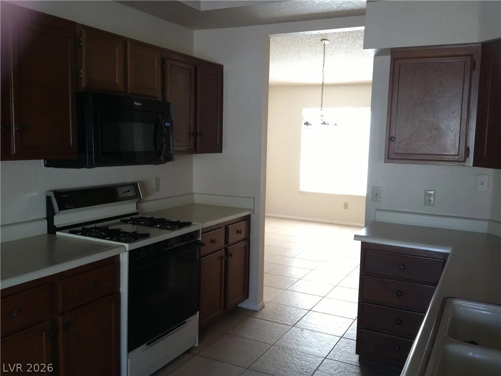 4618 Black Stallion, North Las Vegas, NV 89031