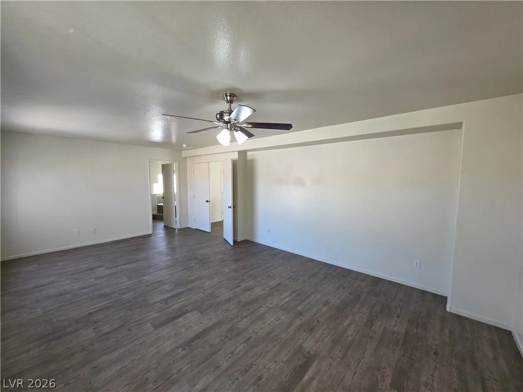 8829 CORNWALL GLEN, Las Vegas, NV 89129