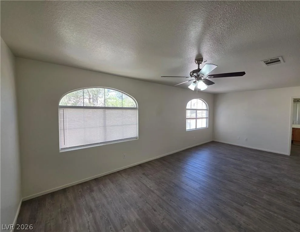 8829 CORNWALL GLEN, Las Vegas, NV 89129