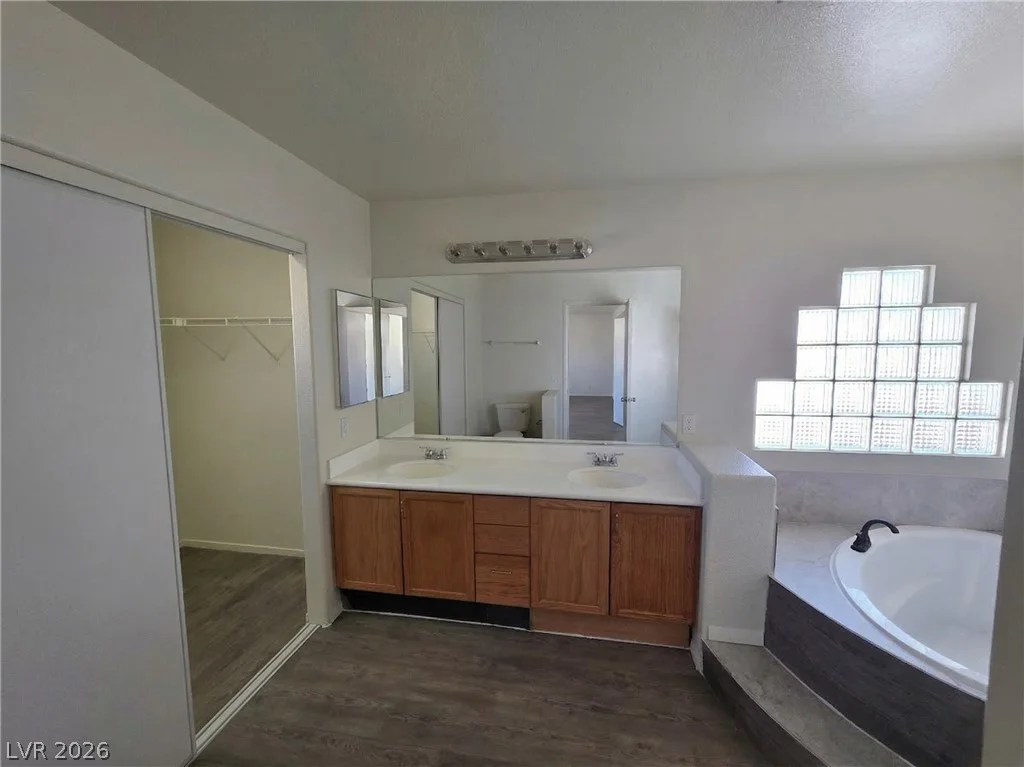 8829 CORNWALL GLEN, Las Vegas, NV 89129