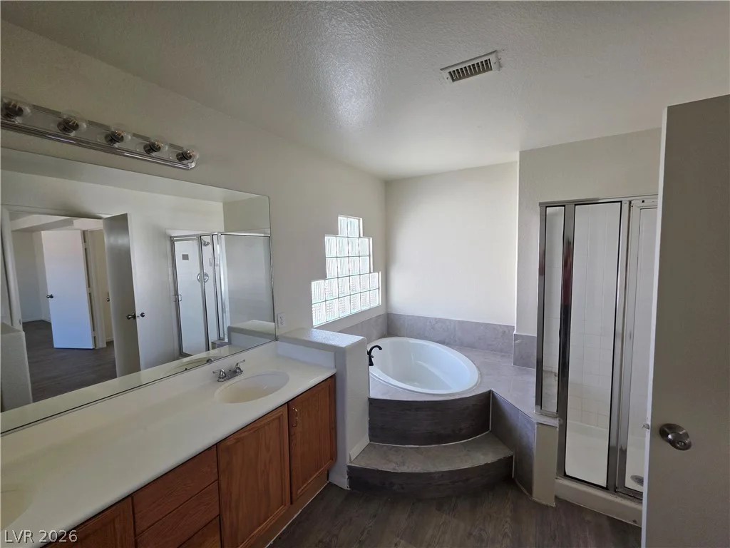 8829 CORNWALL GLEN, Las Vegas, NV 89129