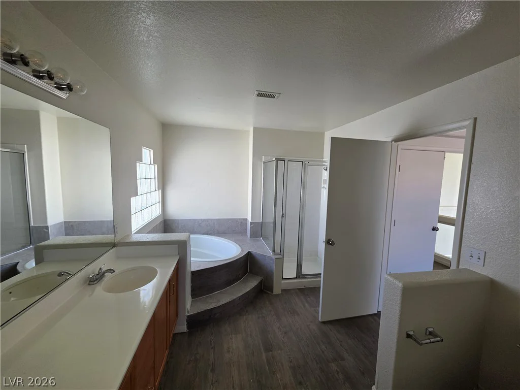 8829 CORNWALL GLEN, Las Vegas, NV 89129
