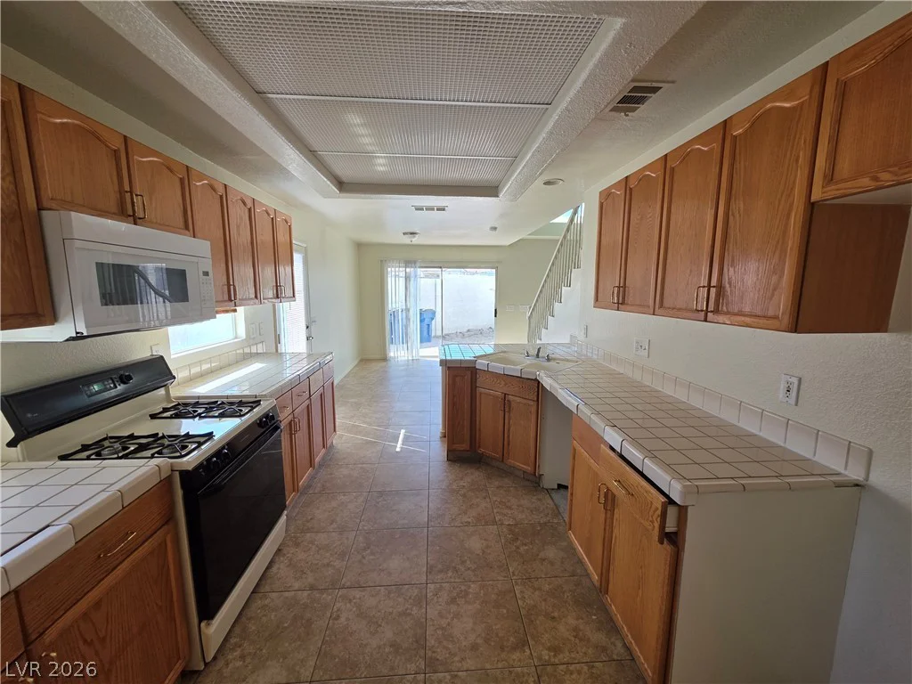 8829 CORNWALL GLEN, Las Vegas, NV 89129