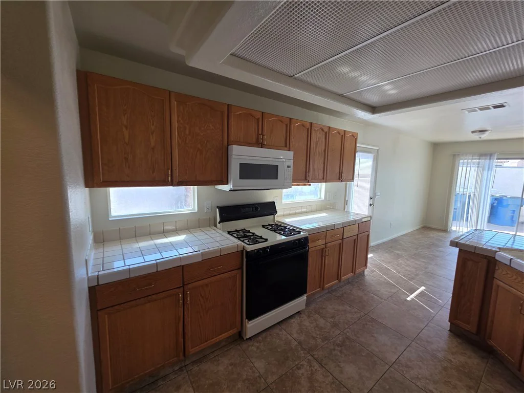 8829 CORNWALL GLEN, Las Vegas, NV 89129