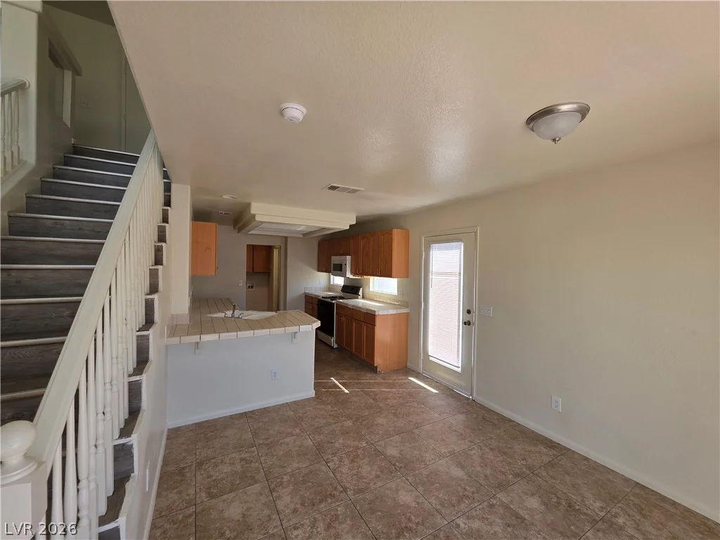 8829 CORNWALL GLEN, Las Vegas, NV 89129
