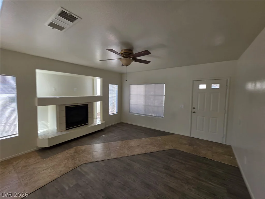 8829 CORNWALL GLEN, Las Vegas, NV 89129