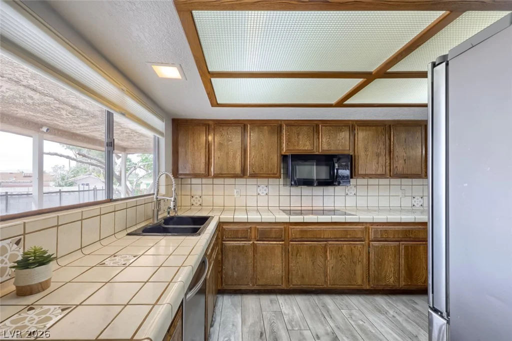 3450 Warm Springs, Las Vegas, NV 89118