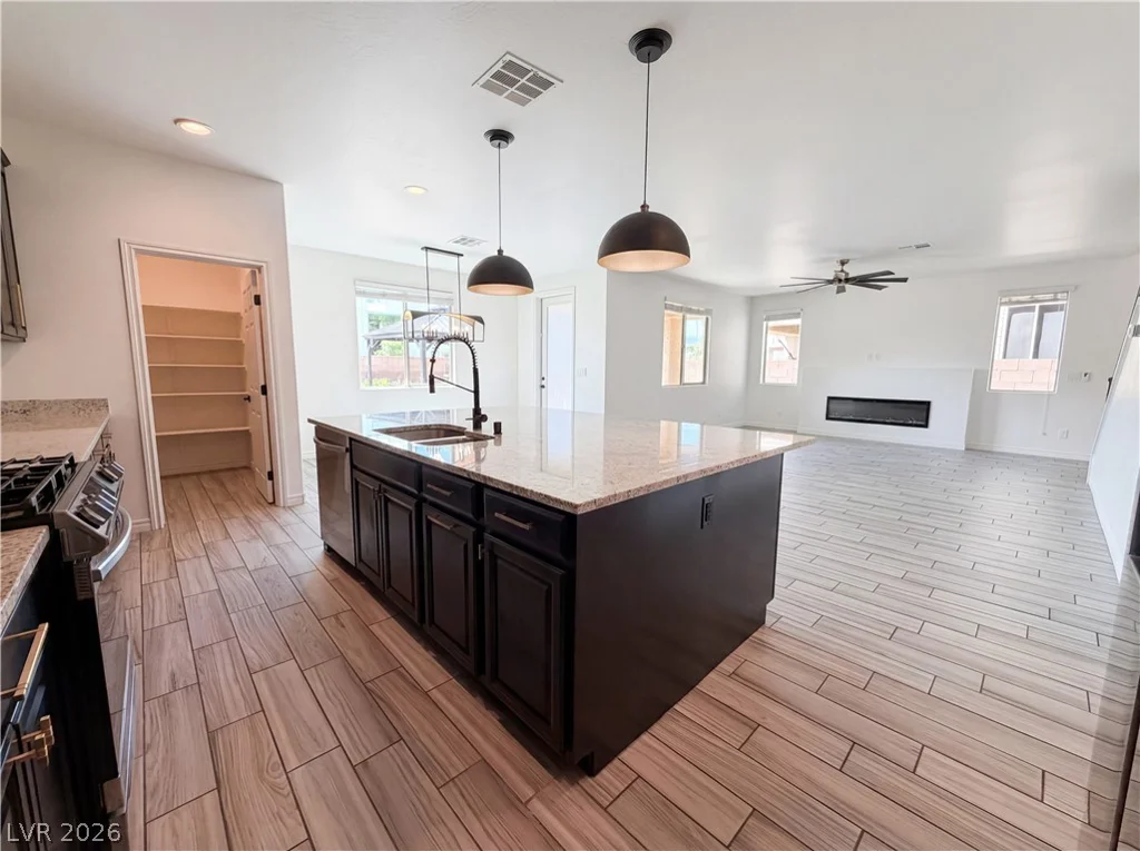 7779 Harthill Park, Las Vegas, NV 89113
