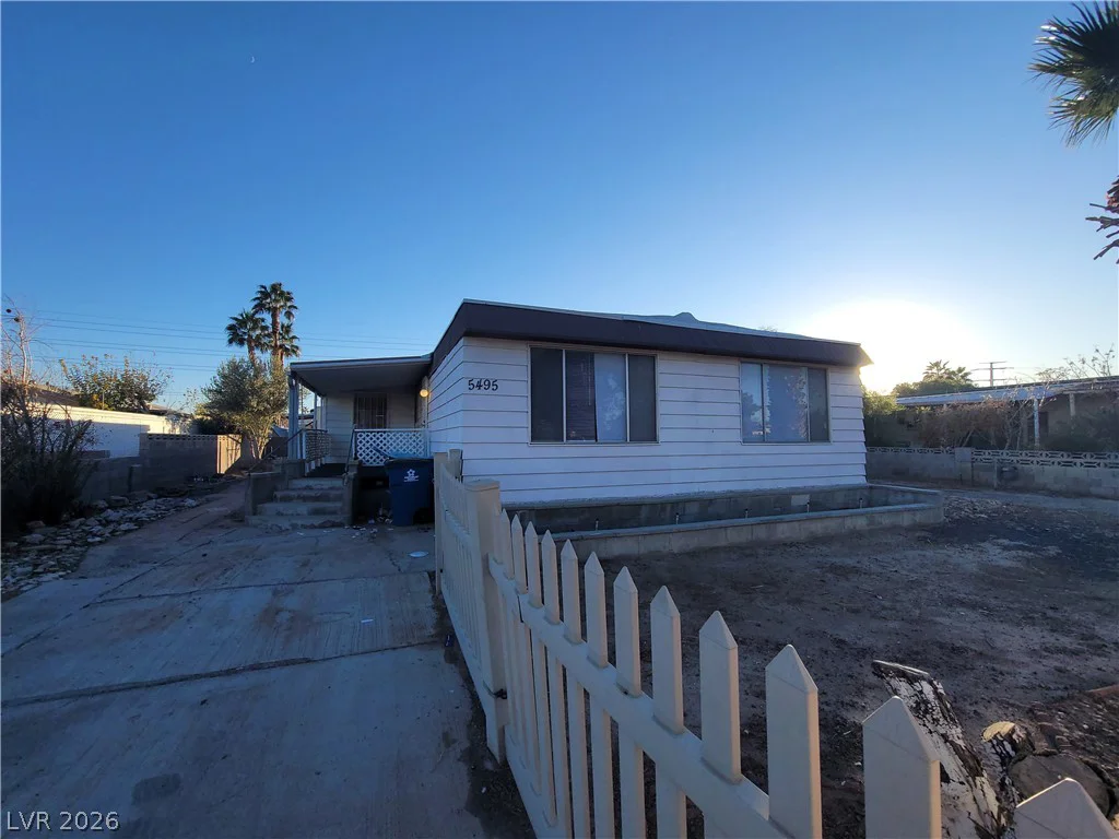 5495 Everglade, Las Vegas, NV 89142