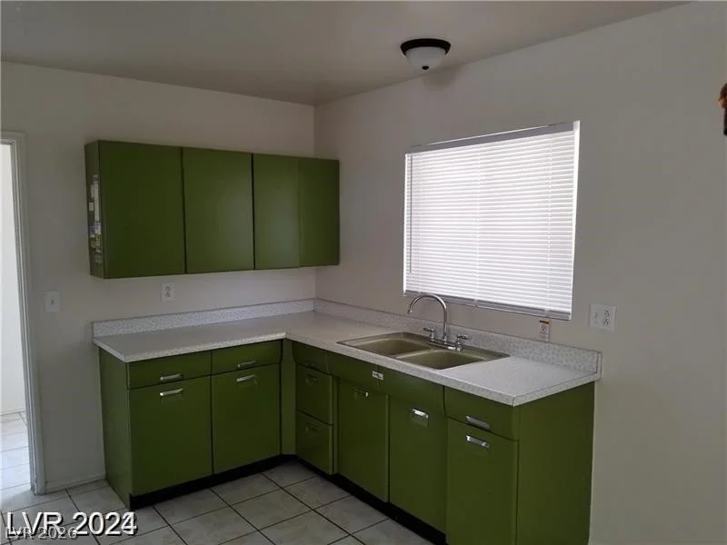 2705 Howard, Las Vegas, NV 89104
