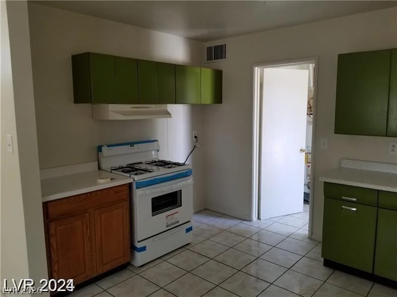 2705 Howard, Las Vegas, NV 89104