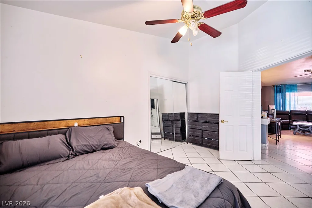 1423 Glassy Pond, Las Vegas, NV 89183