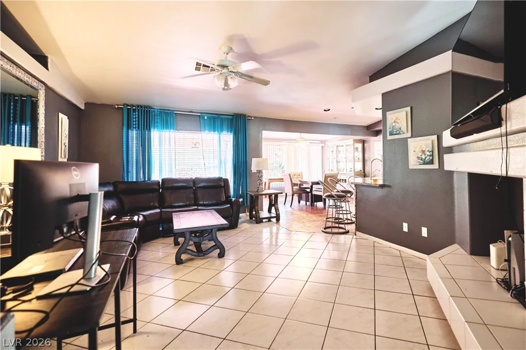 1423 Glassy Pond, Las Vegas, NV 89183