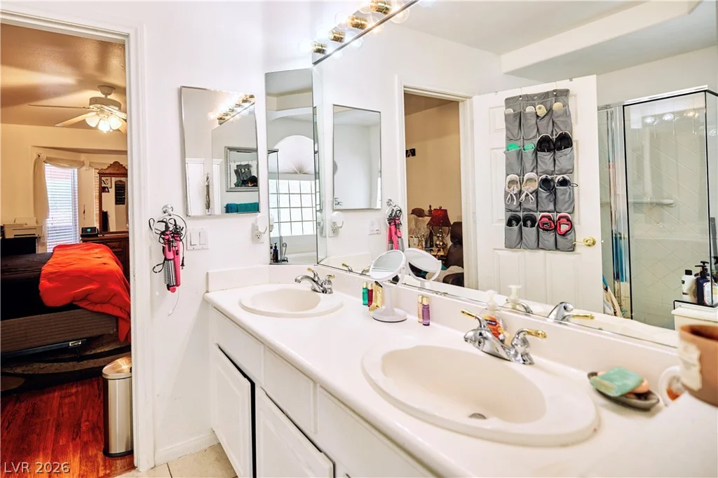 1423 Glassy Pond, Las Vegas, NV 89183