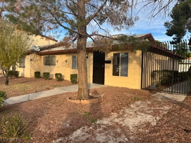 3942 Palos Verdes, Las Vegas, NV 89119