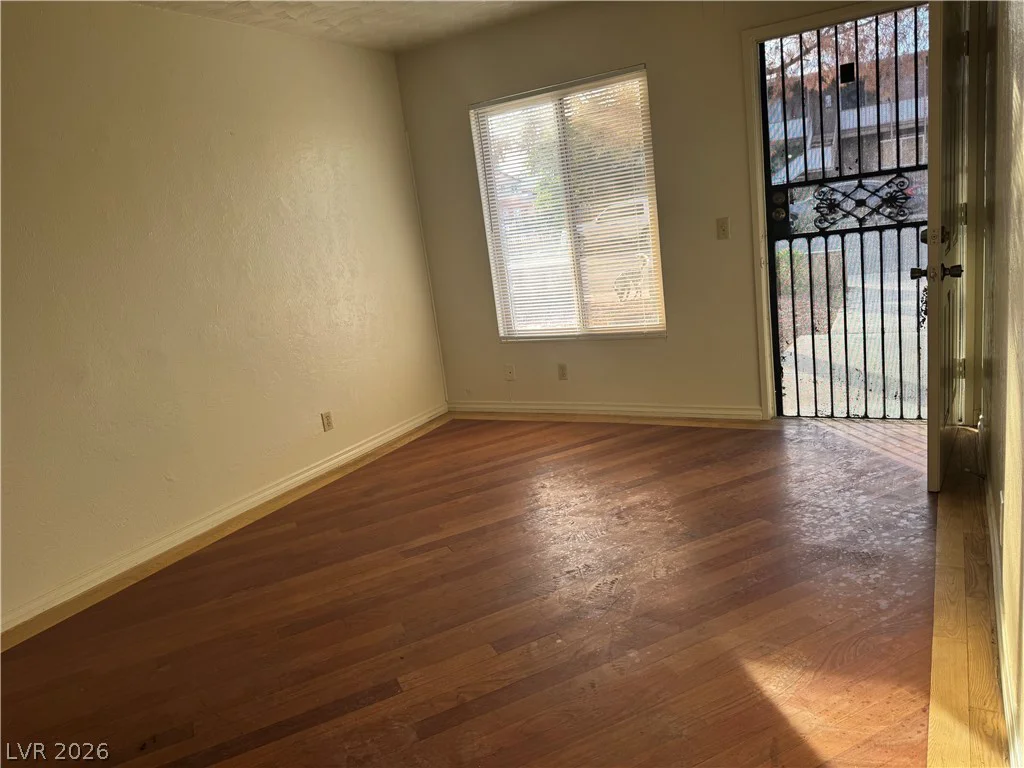 3942 Palos Verdes, Las Vegas, NV 89119