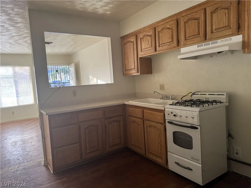 3942 Palos Verdes, Las Vegas, NV 89119