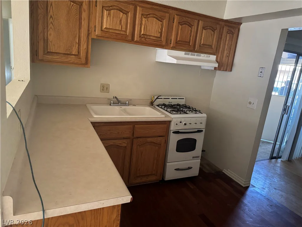 3942 Palos Verdes, Las Vegas, NV 89119
