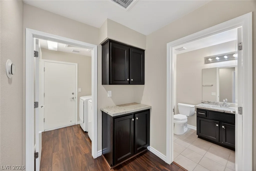 2425 Desert Butte, Las Vegas, NV 89134