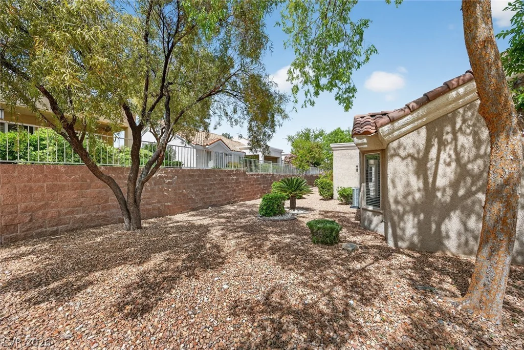 2425 Desert Butte, Las Vegas, NV 89134