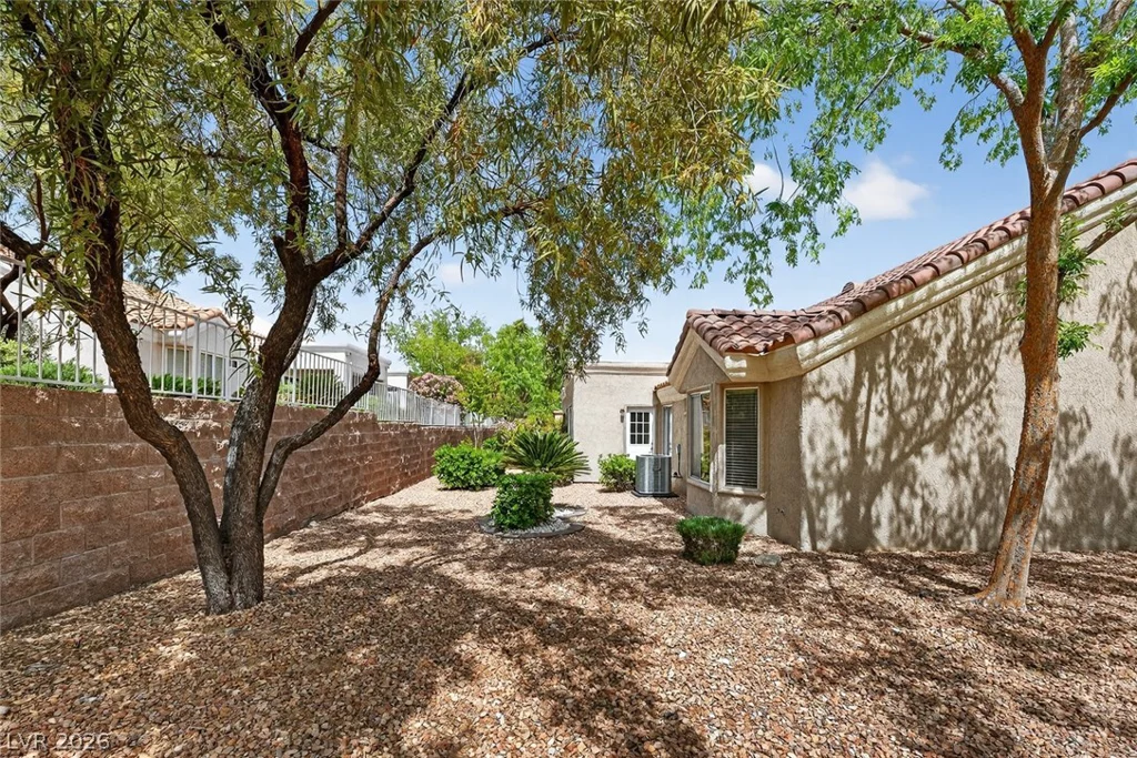 2425 Desert Butte, Las Vegas, NV 89134