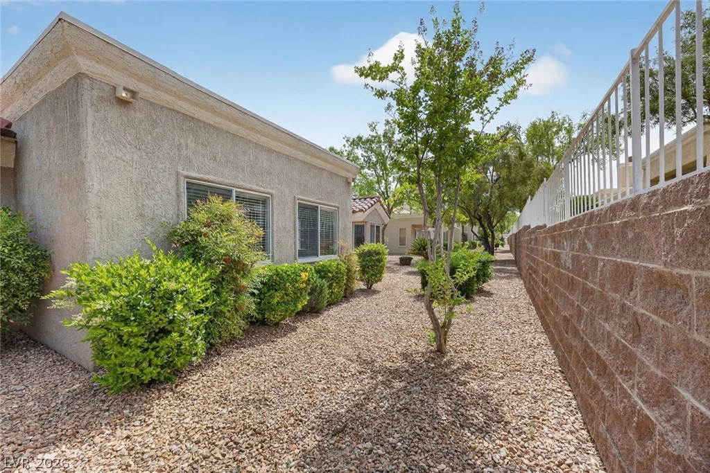 2425 Desert Butte, Las Vegas, NV 89134