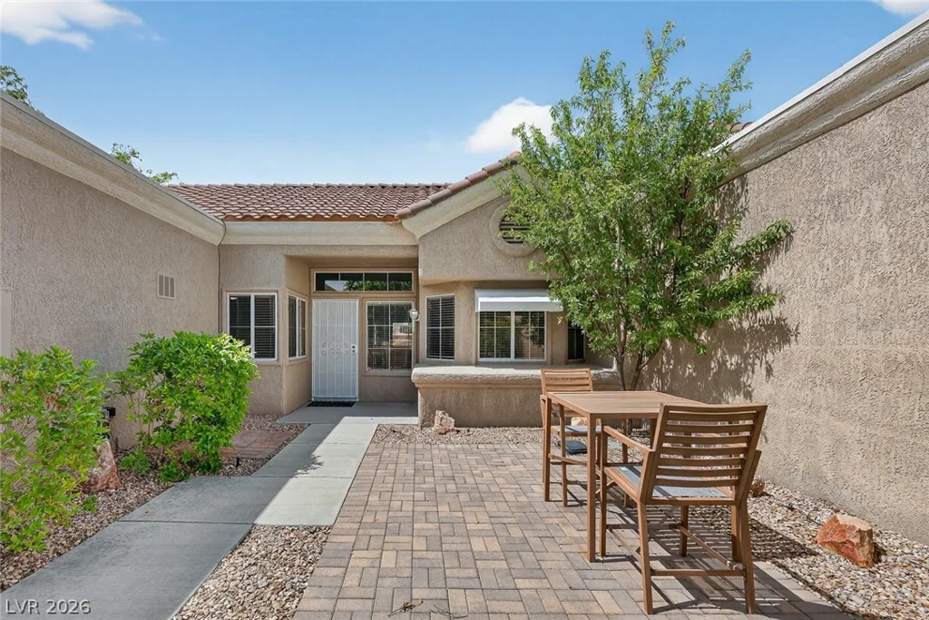 2425 Desert Butte, Las Vegas, NV 89134