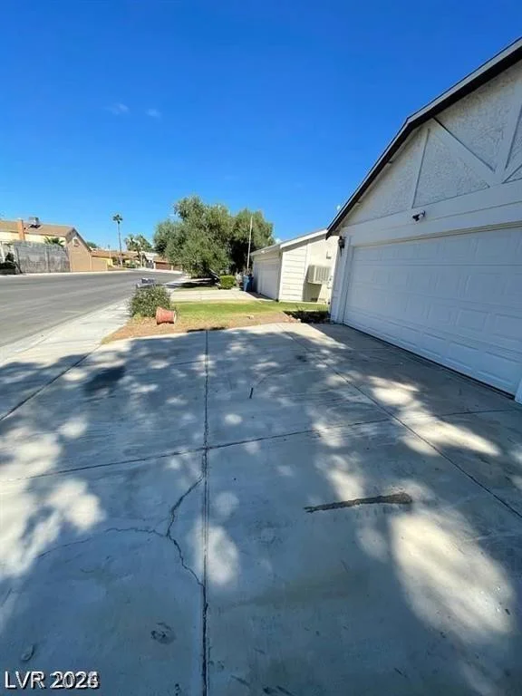 321 Bent Creek, Las Vegas, NV 89107