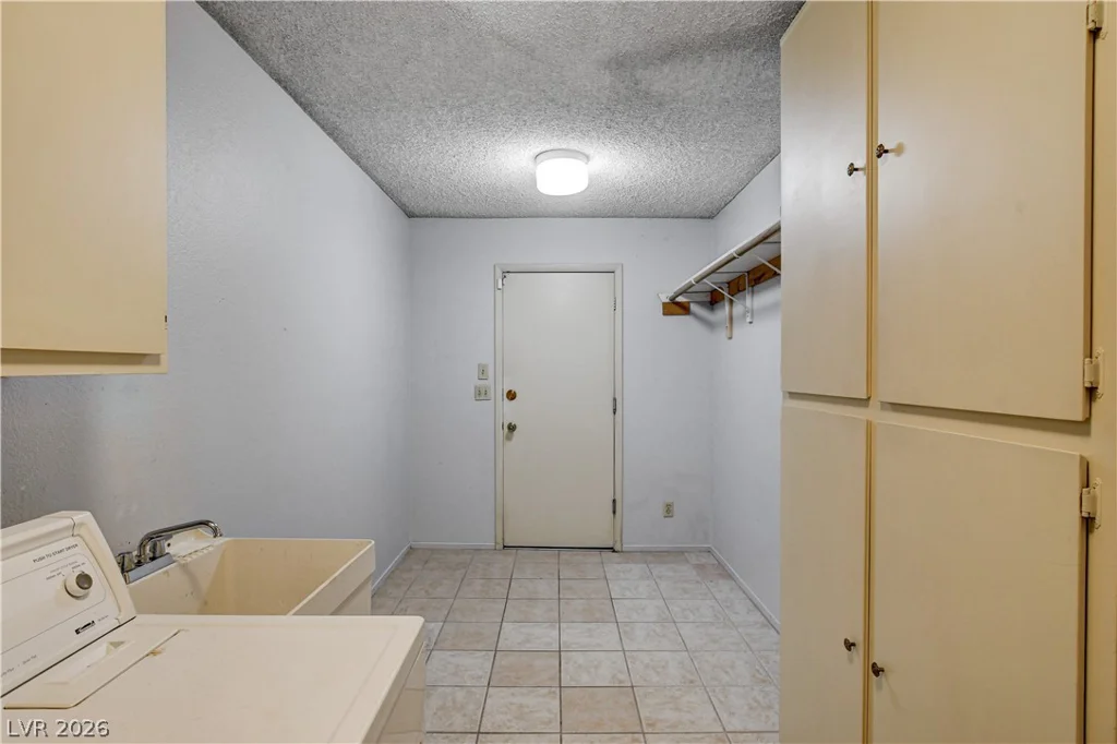 2620 San Lago, Las Vegas, NV 89121
