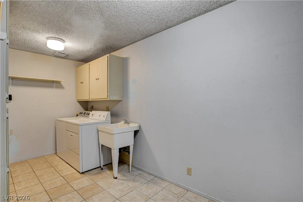 2620 San Lago, Las Vegas, NV 89121