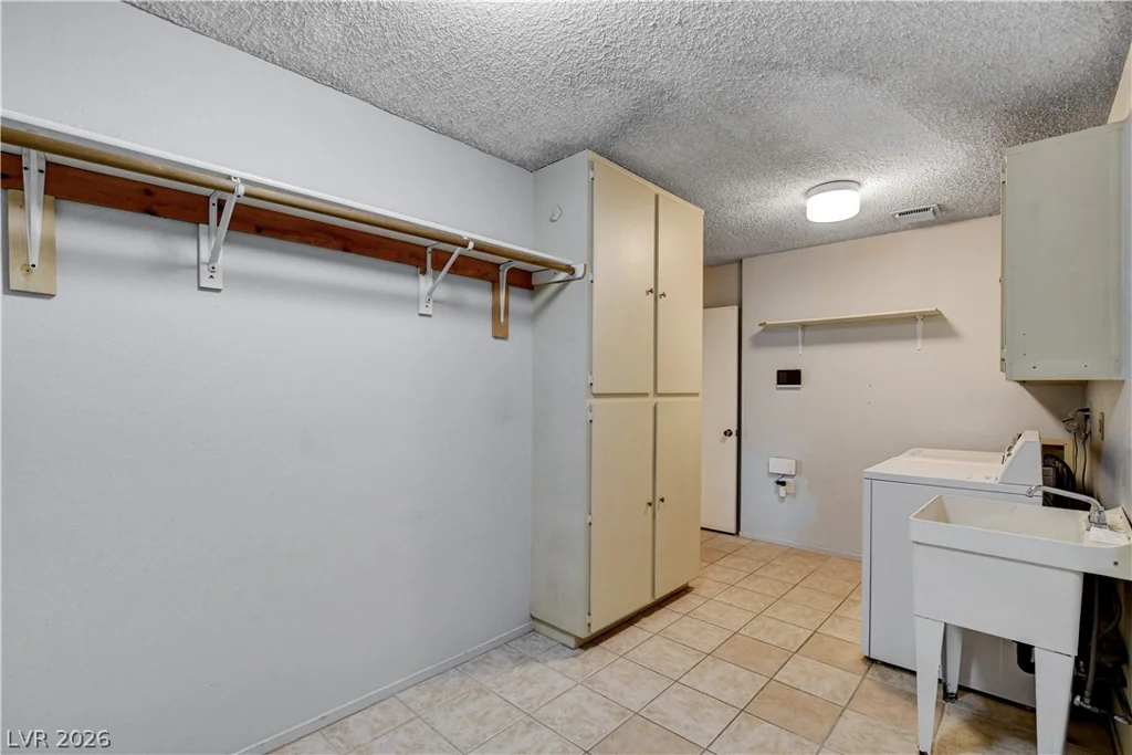 2620 San Lago, Las Vegas, NV 89121