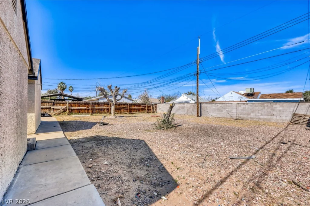 1325 Oakey, Las Vegas, NV 89104