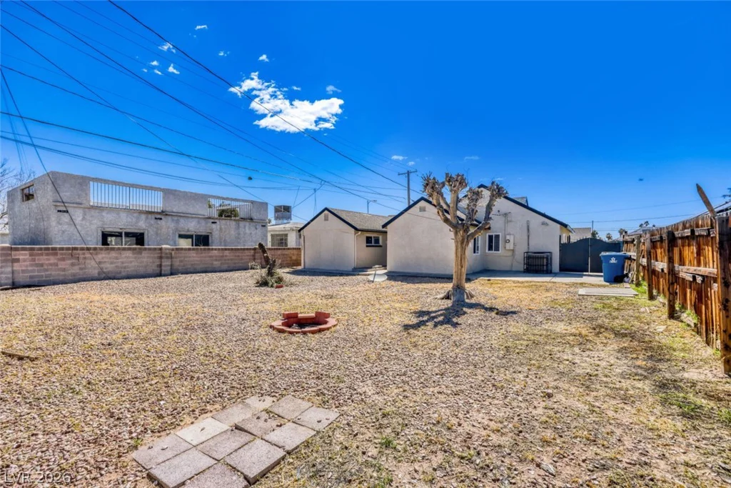 1325 Oakey, Las Vegas, NV 89104