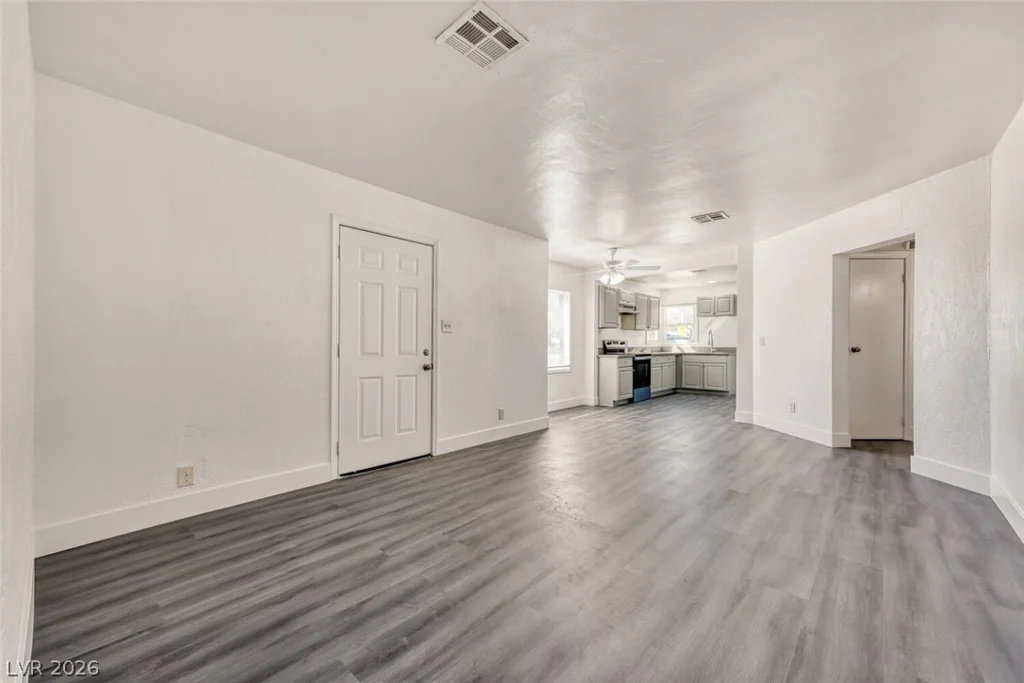 1325 Oakey, Las Vegas, NV 89104