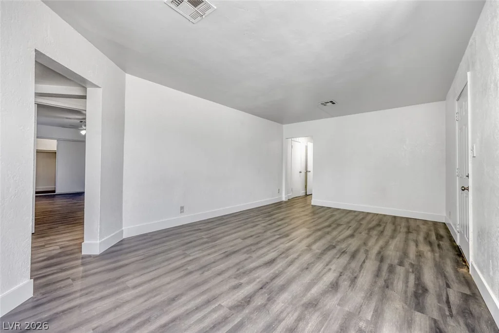 1325 Oakey, Las Vegas, NV 89104