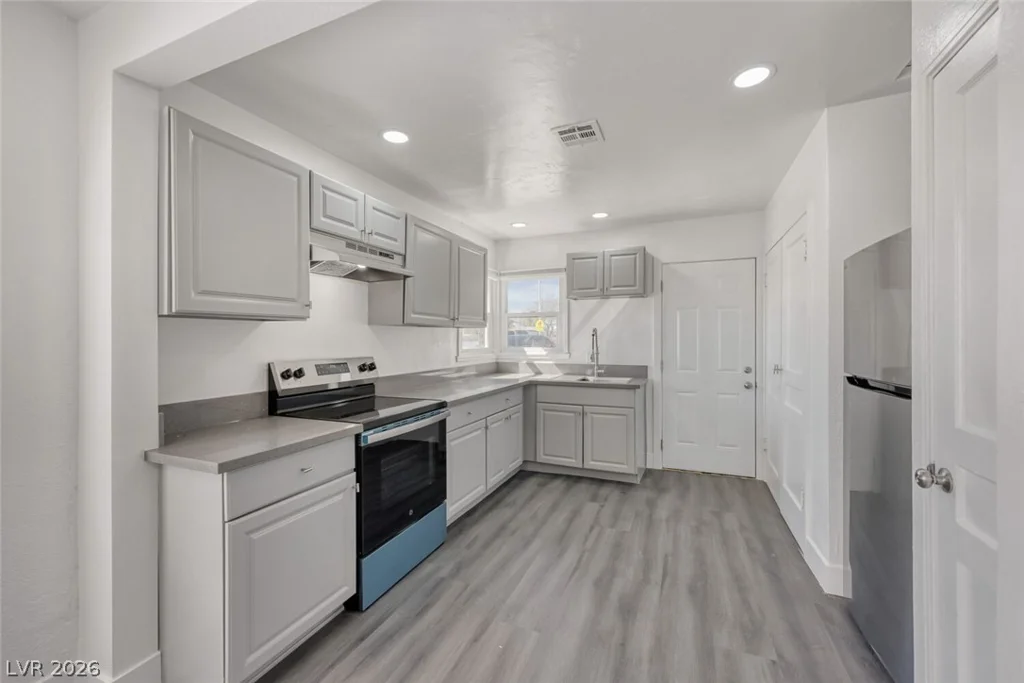 1325 Oakey, Las Vegas, NV 89104