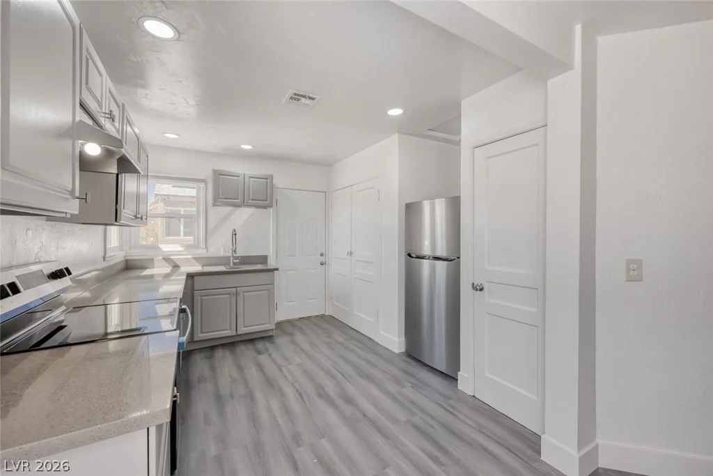 1325 Oakey, Las Vegas, NV 89104
