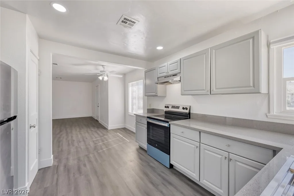 1325 Oakey, Las Vegas, NV 89104