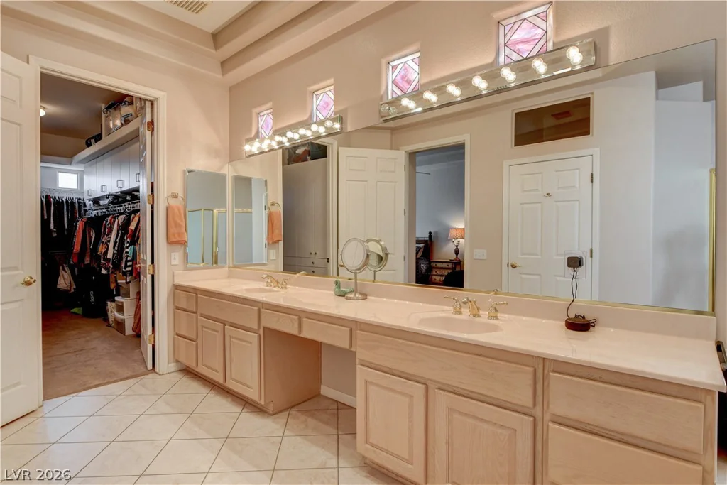10021 Villa Ridge, Las Vegas, NV 89134