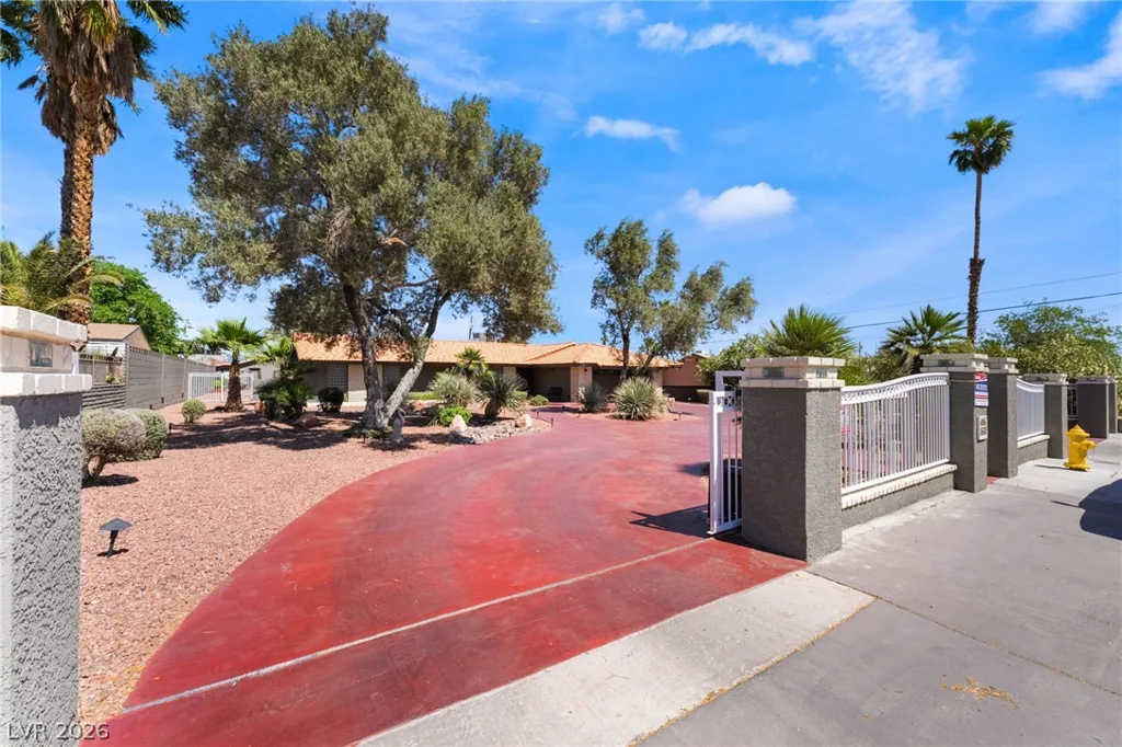 6540 Laredo, Las Vegas, NV 89146