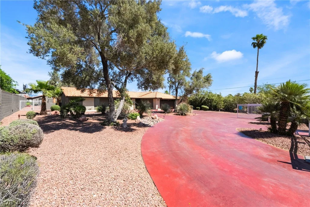 6540 Laredo, Las Vegas, NV 89146