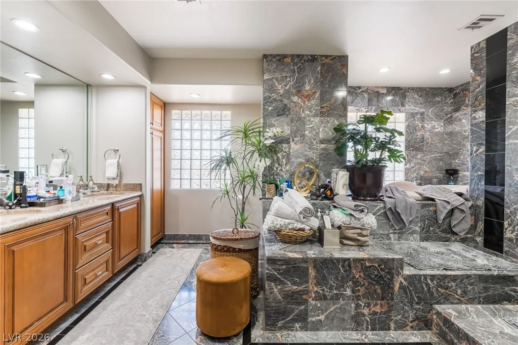 6540 Laredo, Las Vegas, NV 89146