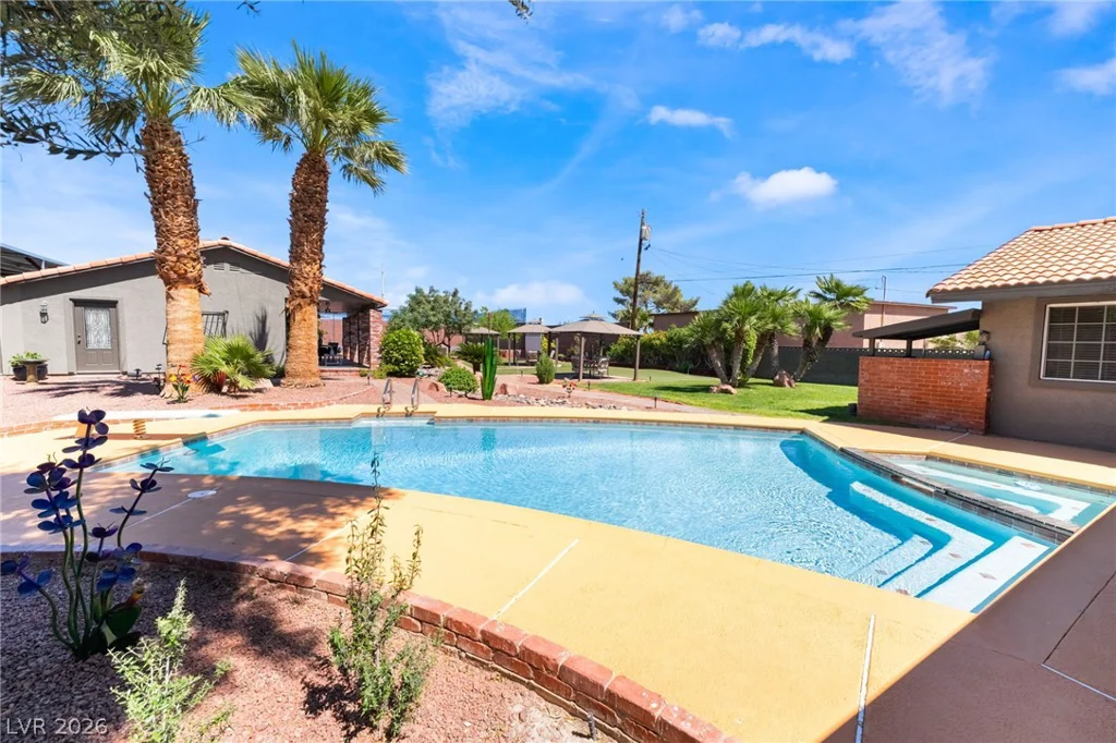 6540 Laredo, Las Vegas, NV 89146