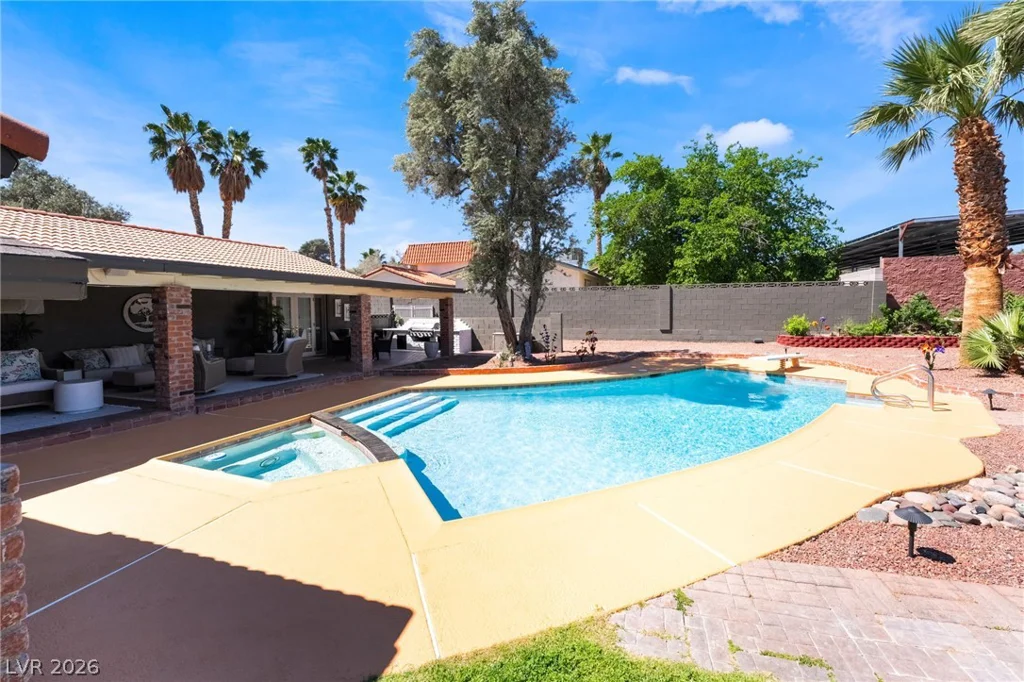 6540 Laredo, Las Vegas, NV 89146
