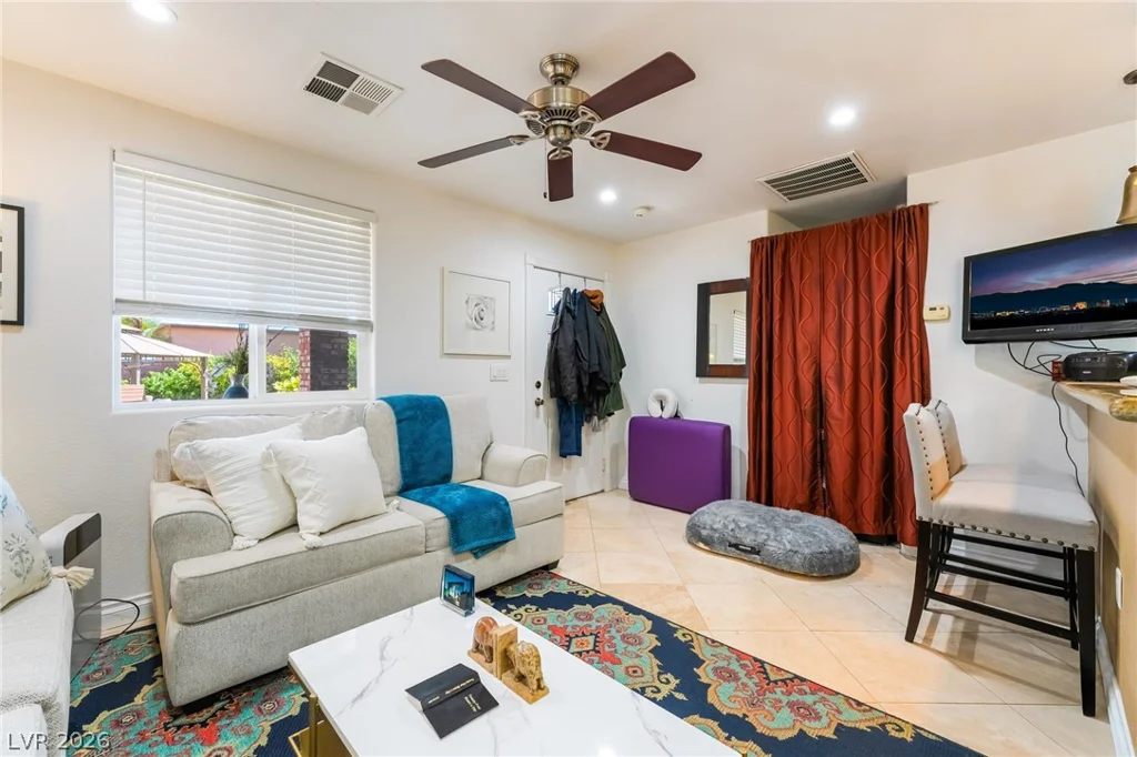 6540 Laredo, Las Vegas, NV 89146